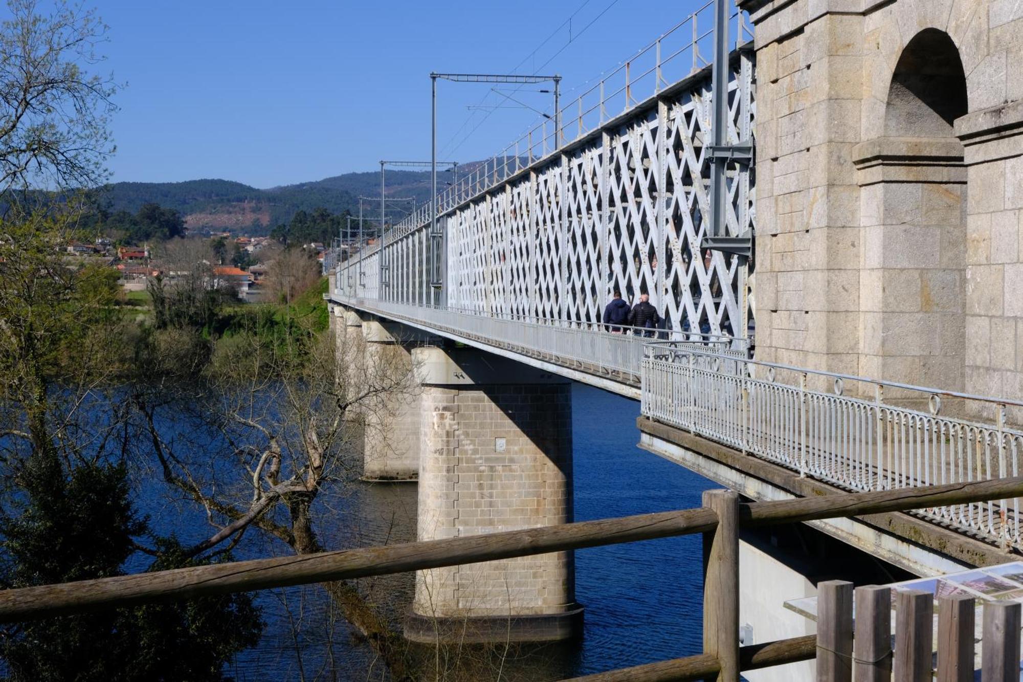 Casita A Estrenar En Finca Con Rio Proxima A Tui, Gondomar Y Portugal. Exterior foto